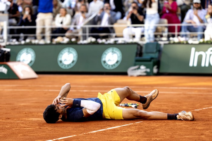 ​Carlos Alcaraz conquista Roland Garros! Del emotivo abrazo con su familia a la felicitación de Casa Real 