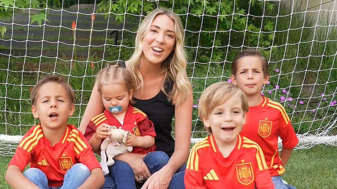 ​La felicidad de Alice Campello y sus hijos tras el gol de Morata y otros momentazos de la celebración de la primera victoria de España 