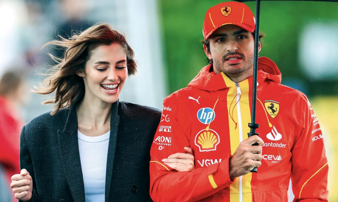 ​Carlos Sainz Jr. y Rebecca Donaldson: amor bajo la lluvia camino de su primer aniversario 