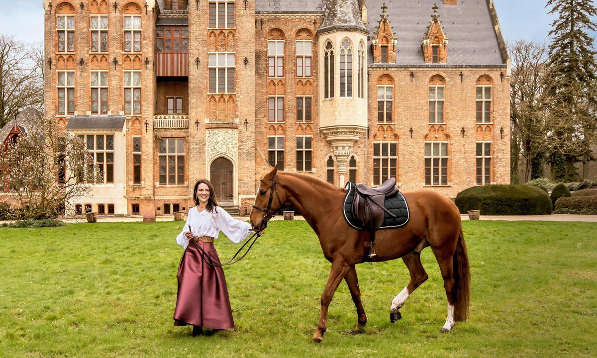 ​La baronesa Coralie van Caloen nos abre las puertas del espectacular castillo de su familia en Bélgica, un lugar lleno de historia, tradición y arte 