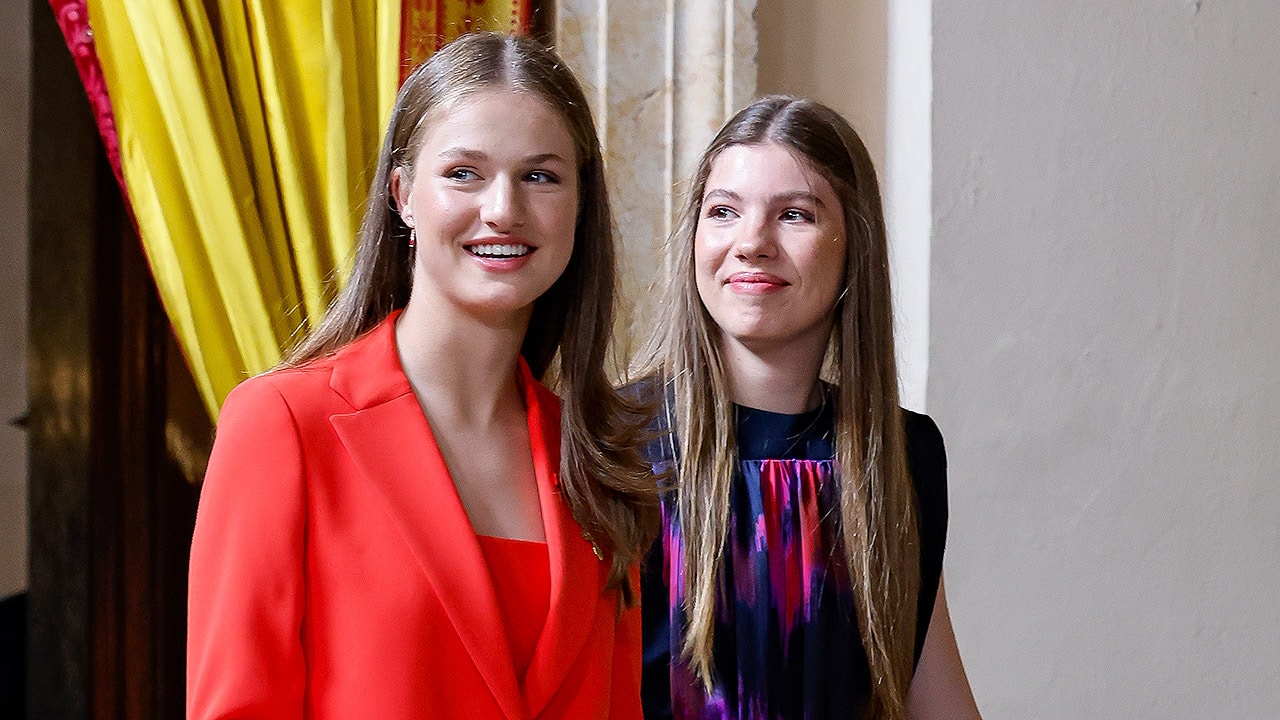 ​En directo: la princesa Leonor y la infanta Sofía culminan las celebraciones por el X aniversario del reinado de Felipe VI 