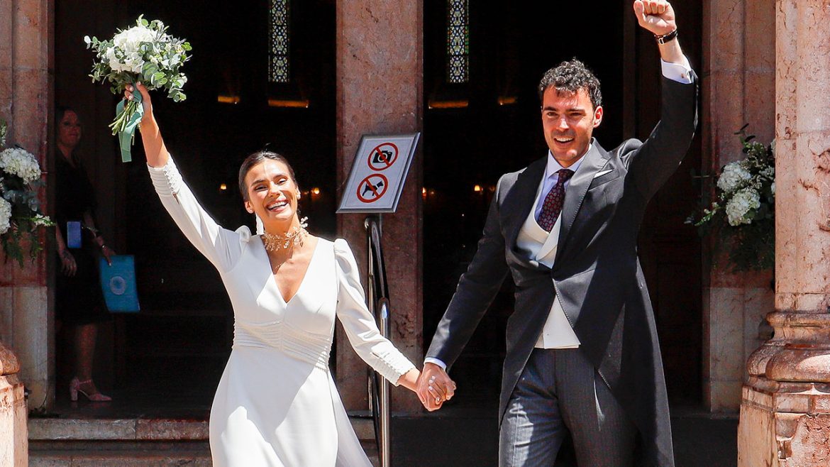 ​Juancho García Obregón y Cristina Gutiérrez ya son marido y mujer: los invitados cuentan cómo ha sido la ceremonia 