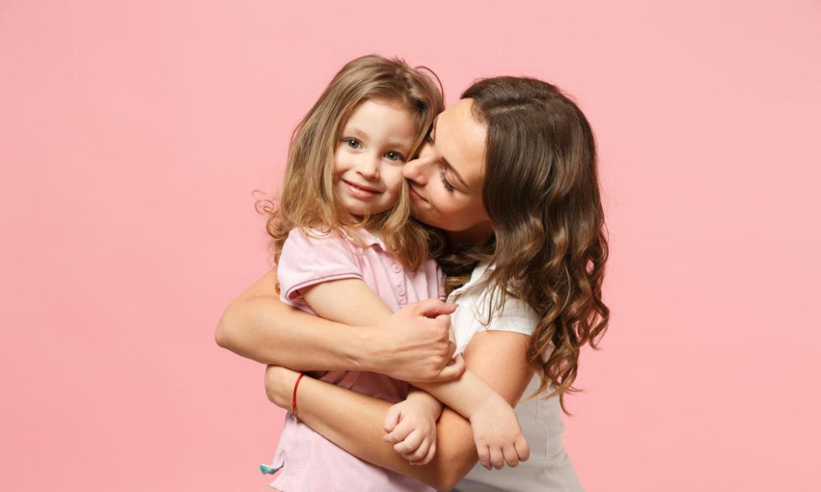 ​Mujeres y madres sin juicios y sin culpas, ¿es posible? Lucía Ruz tiene la respuesta 