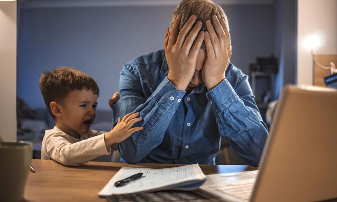 ​Madres y padres sin tiempo ‘para nada’: consecuencias en la crianza de los hijos 