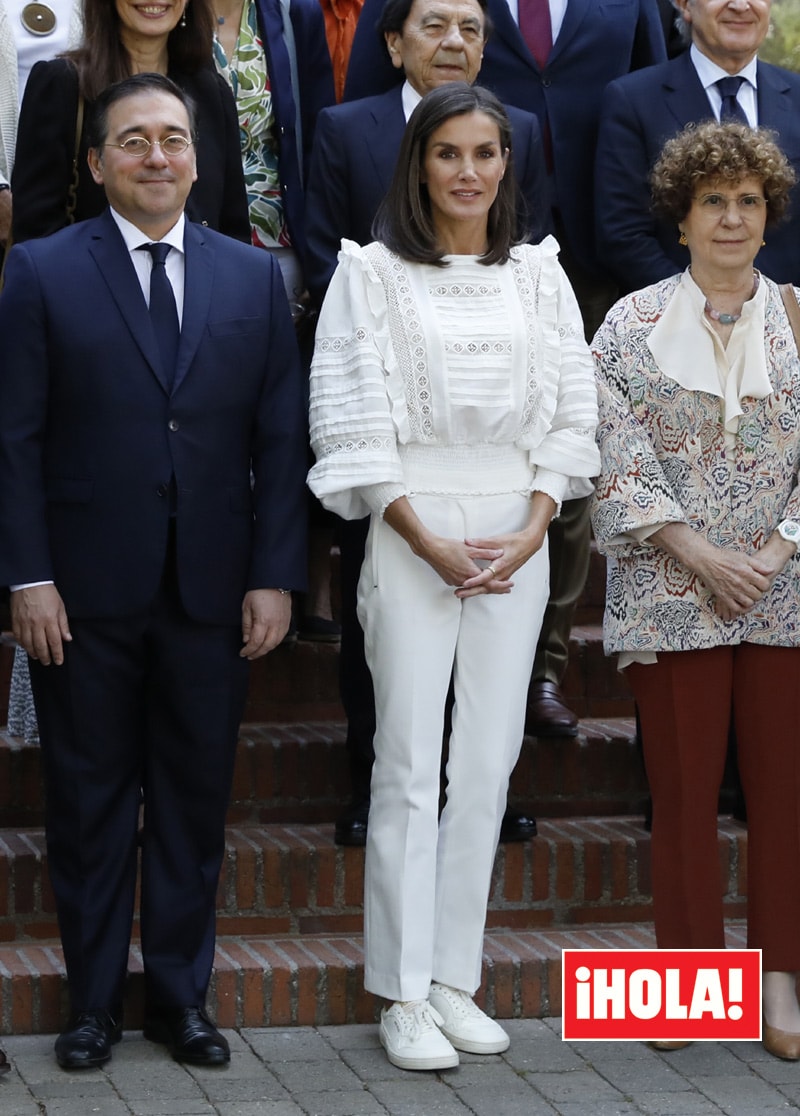 ​Hablamos con los fundadores de la firma de zapatillas ‘barefoot’ y veganas que ha estrenado la reina Letizia 