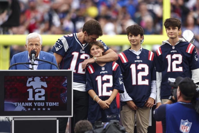 ​Los tres hijos de Tom Brady le sorprenden en el homenaje a su carrera deportiva 