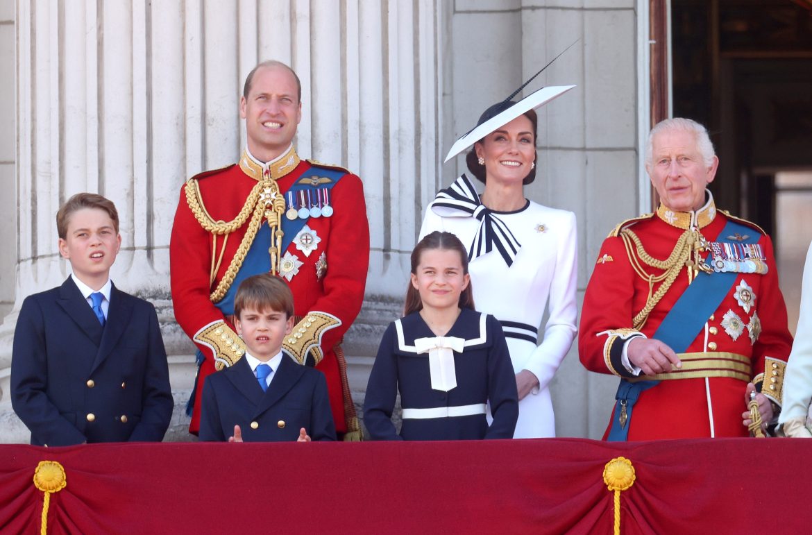 ​Carlos III espera que «George, Charlotte y Louise jueguen en el laberinto recién restaurado” que le conquistó de niño 