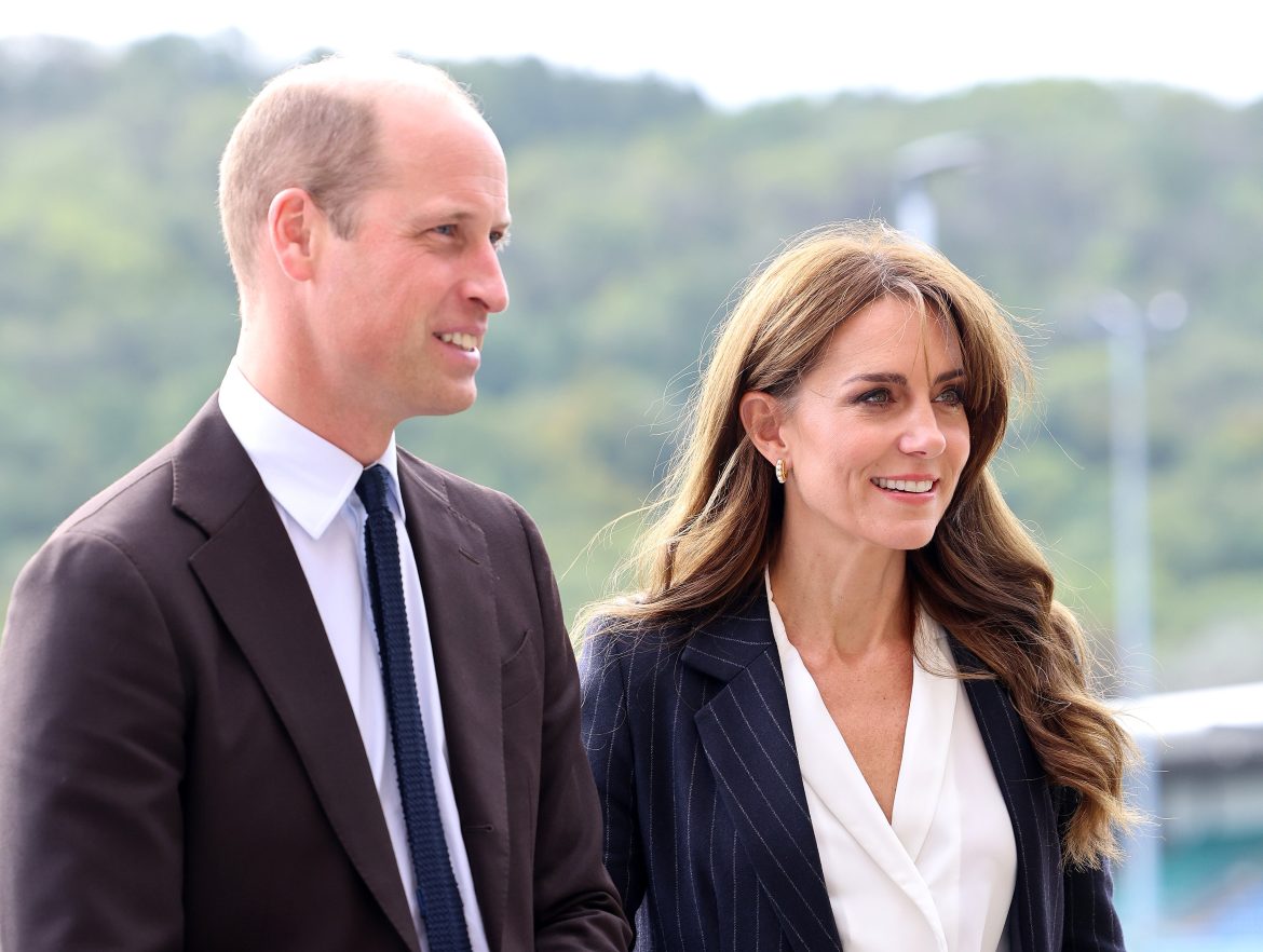 ​Kate Middleton reaparece por sorpresa con el príncipe Guillermo, Carlos III y Camilla en la misa del domingo en Balmoral 