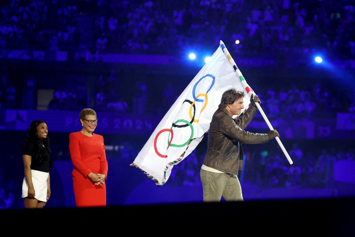 ​La reina Sofía entre el público, la misión (muy posible) de Tom Cruise, la lesión de Simon Biles y las actuaciones de Billie Eilish, Phoenix y Red Hot Chili Peppers: la ceremonia de clausura de los Juegos Olímpicos de París 2024 