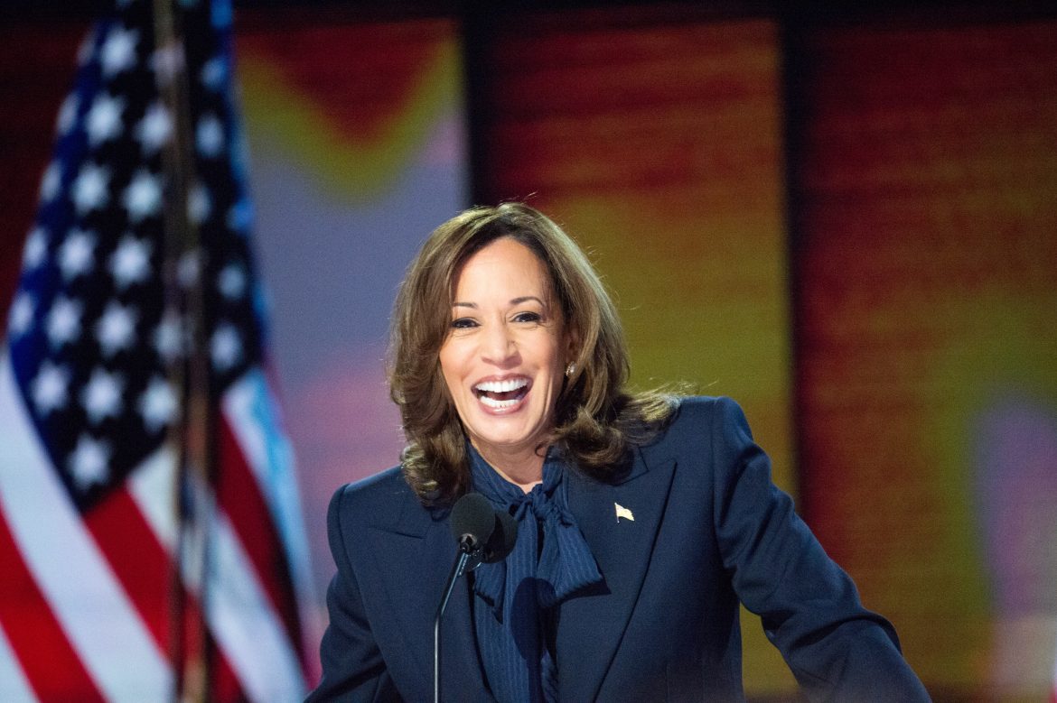 ​Kamala Harris y el traje de poder: por qué importa la ropa que viste la posible primera mujer presidenta de EE.UU. 