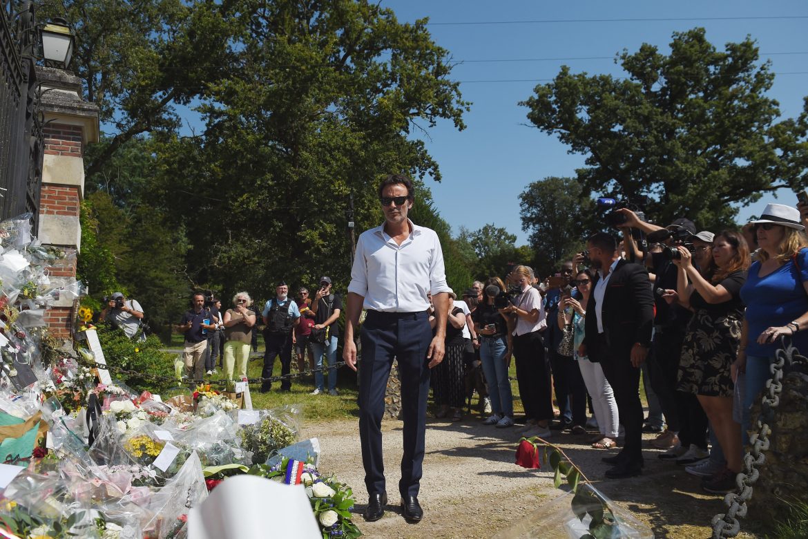 ​El último adiós a Alain Delon: un funeral íntimo en la casa donde murió 