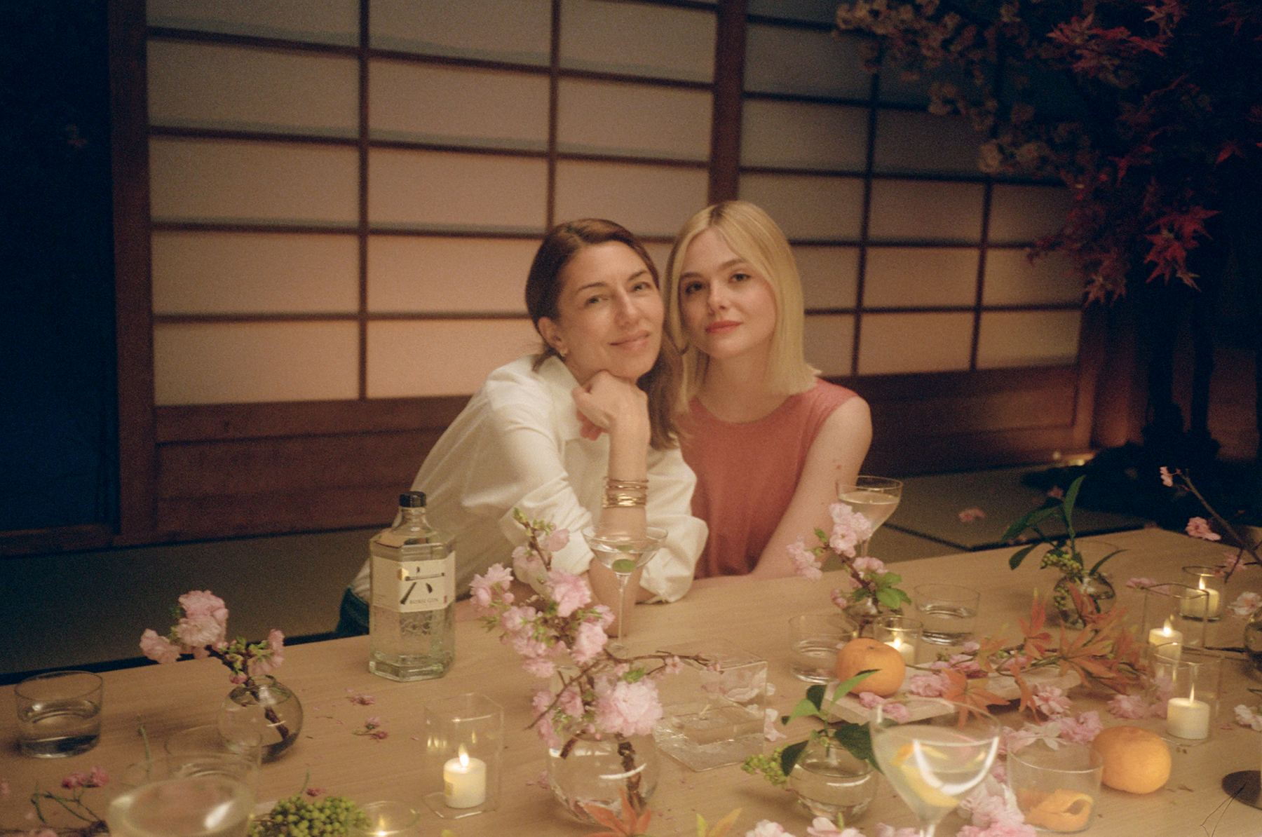 ​Elle Fanning y el concepto de shun: así es la espectacular campaña de Roku Gin dirigida por Sofia Coppola 