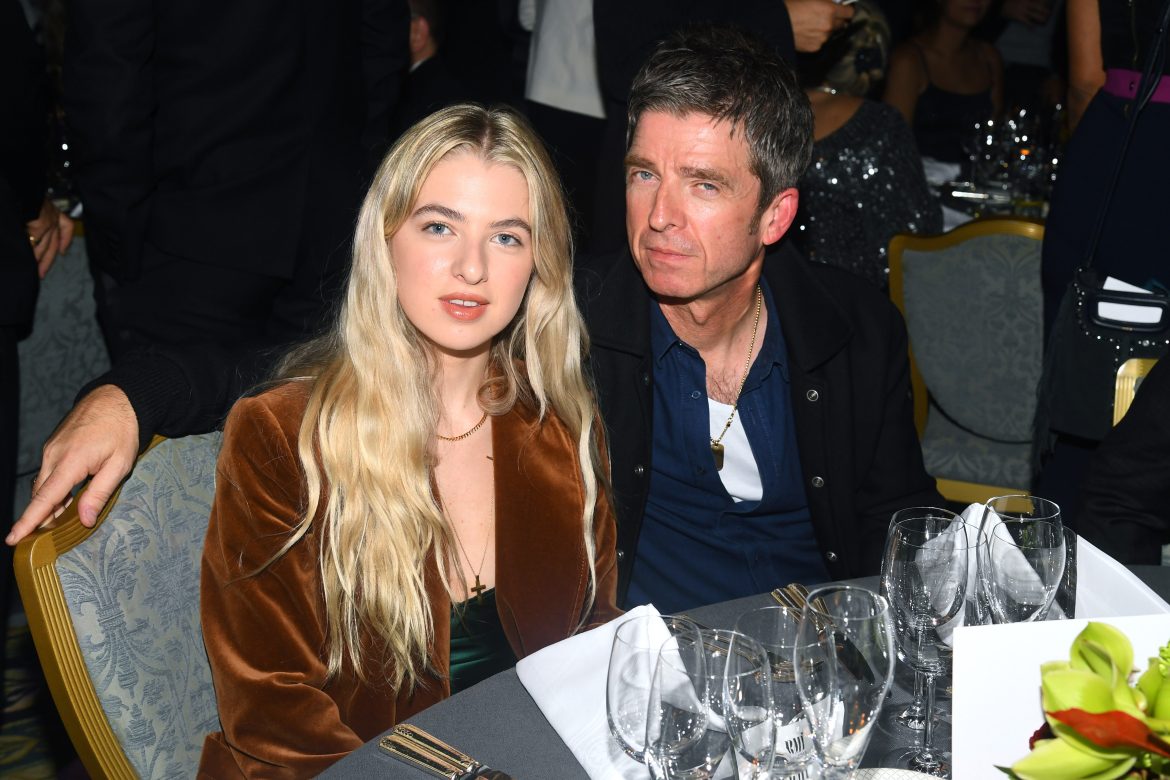 ​La hija de Noel Gallagher, contra los fans veteranos de Oasis que pretenden apropiarse del grupo: «Tendré preparadas mis pulseras de la amistad» 