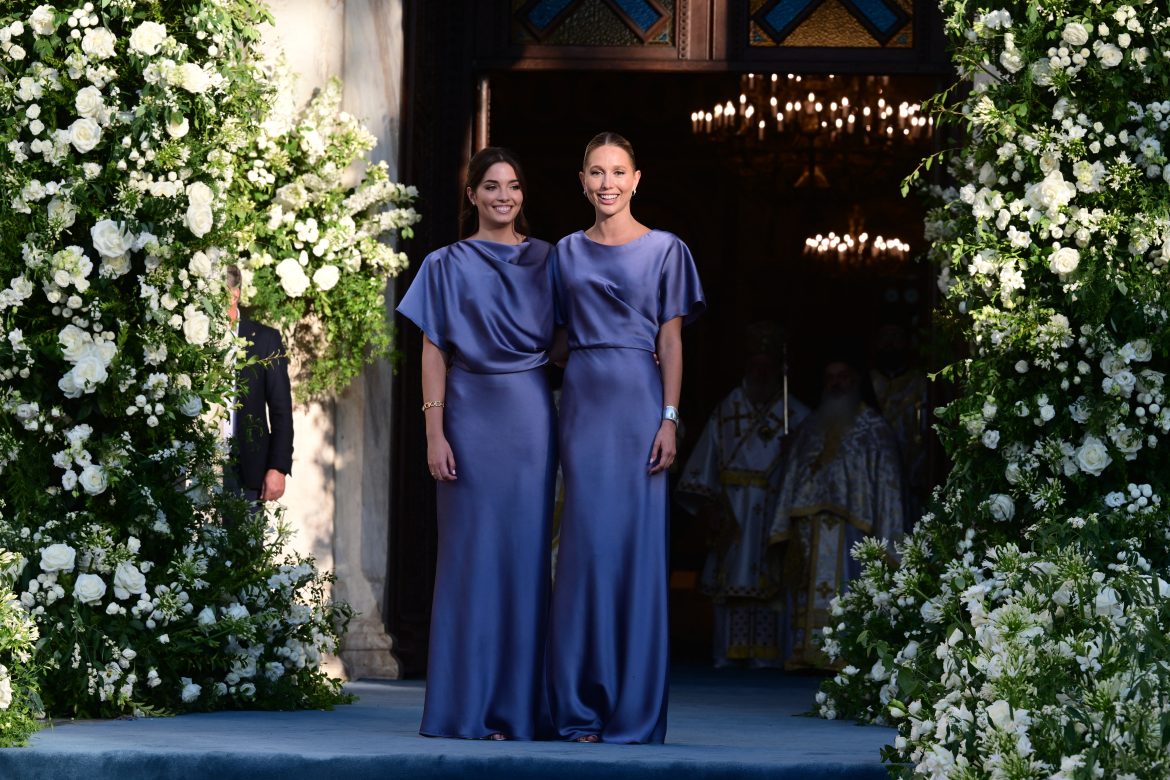 ​Las invitadas a la boda de Teodora de Grecia: del Louis Vuitton “griego” de Marie Chantal a los looks de damas de honor de Olympia y su prima Arrietta Morales 