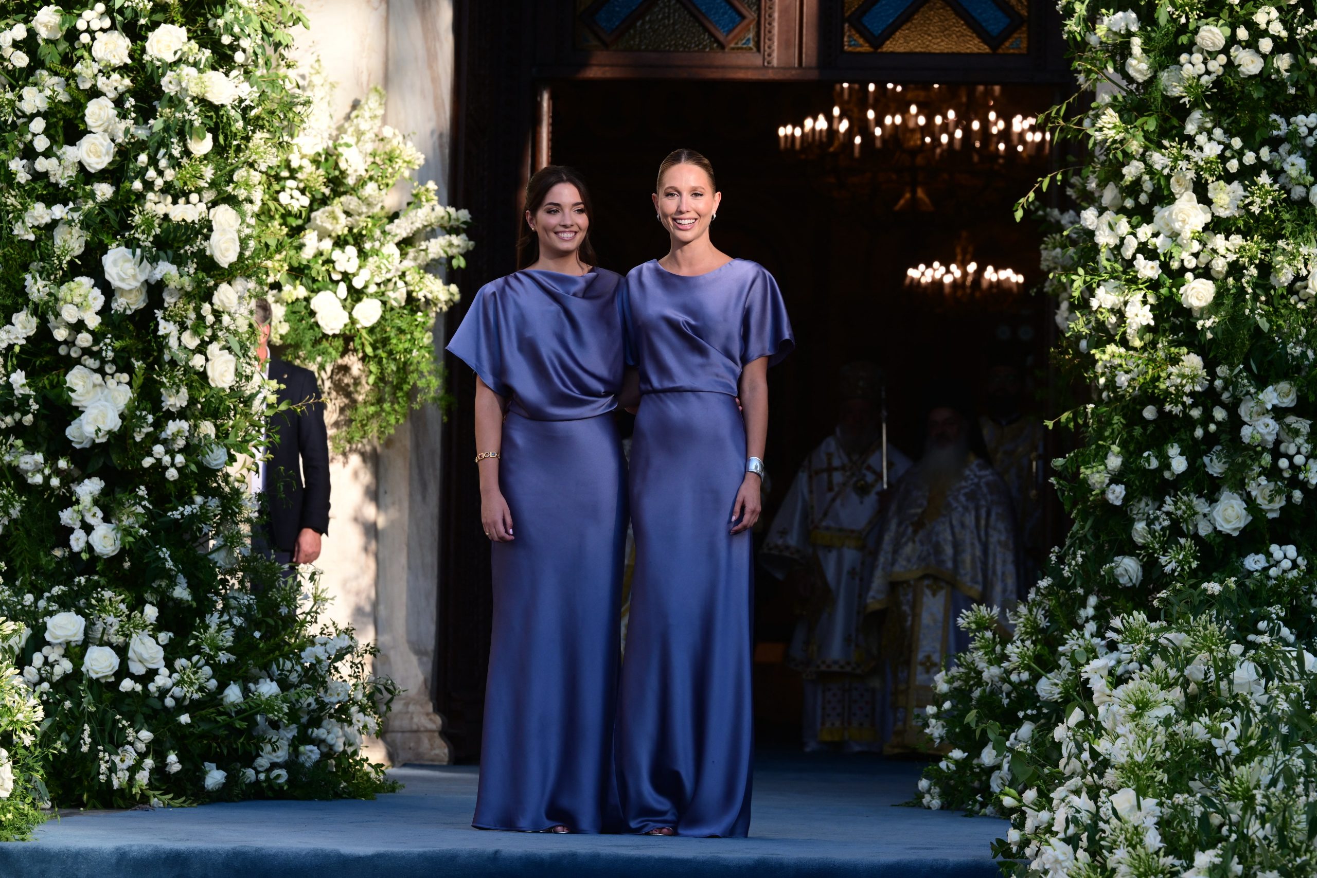 ​Las invitadas a la boda de Teodora de Grecia: del Louis Vuitton “griego” de Marie Chantal a los looks de damas de honor de Olympia y su prima Arrietta Morales 