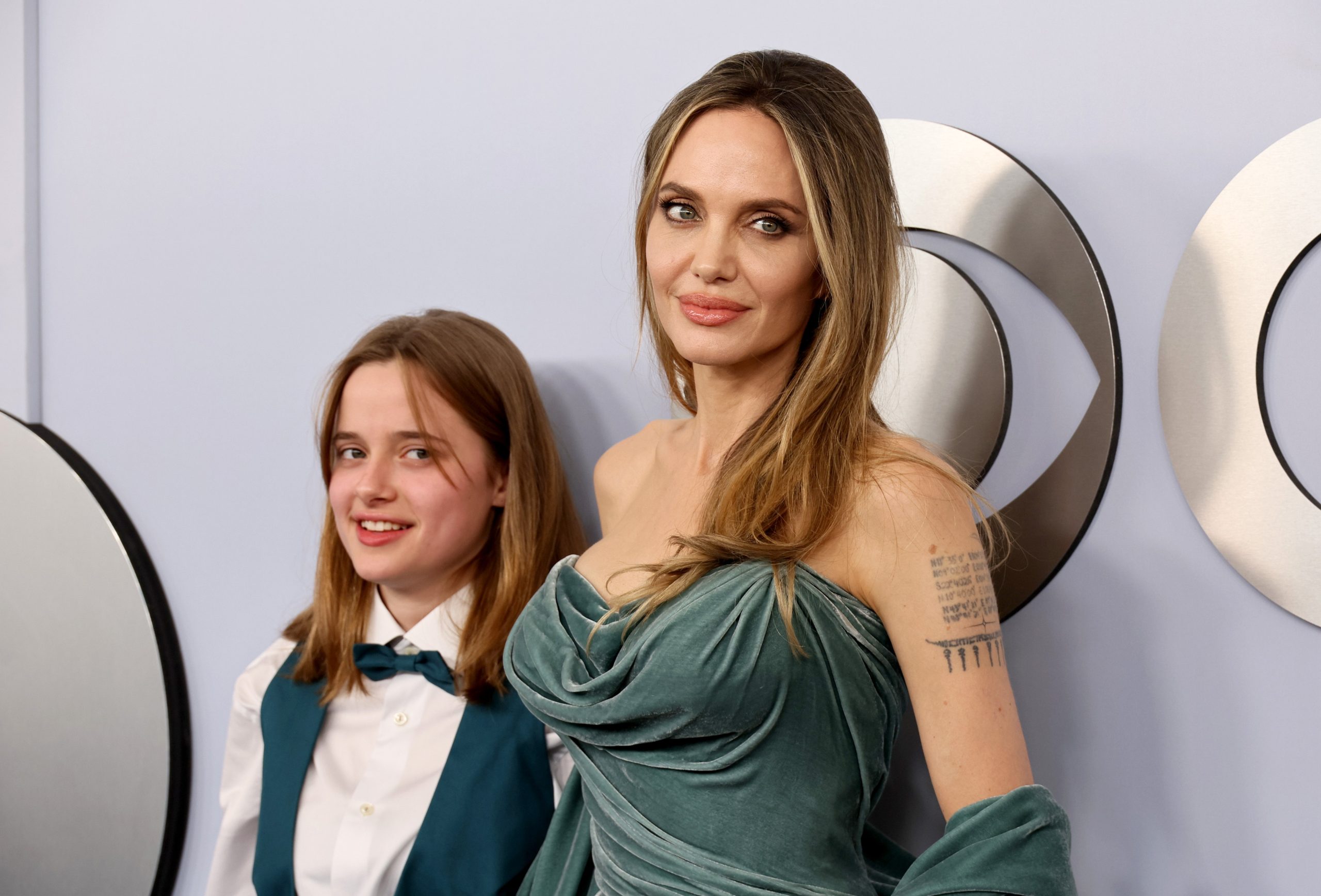 ​“Significa mucho para nosotras”: Angelina Jolie revela que tiene un tatuaje compartido con su hija Vivienne 