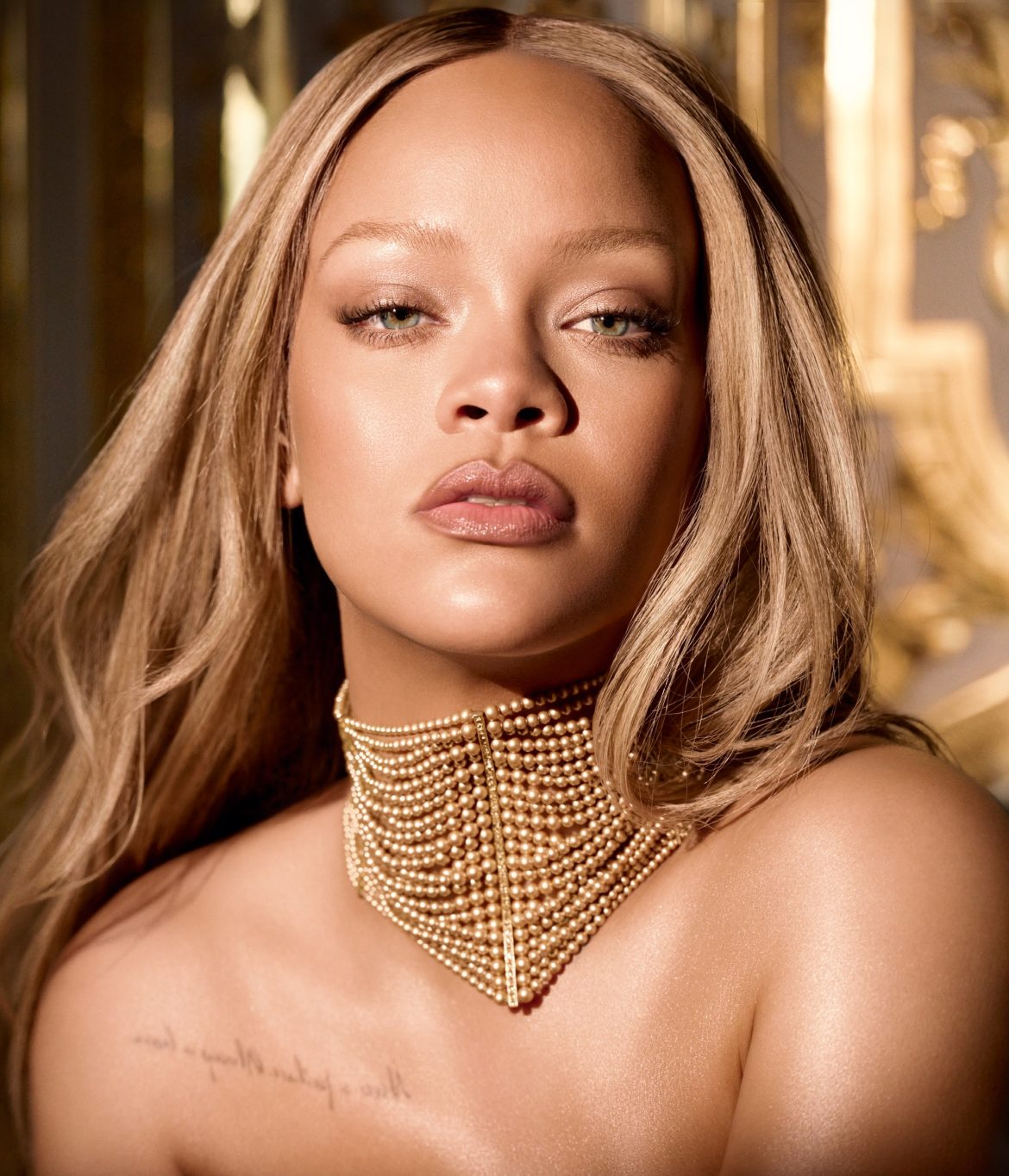 ​Dior convierte a Rihanna en la nueva reina de Versalles 