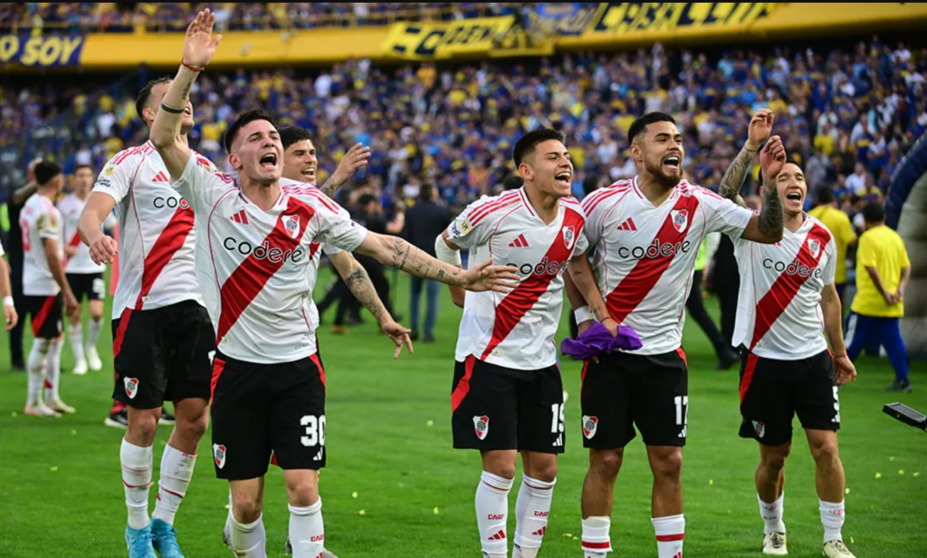 River enmudece la Bombonera en el Superclásico argentino