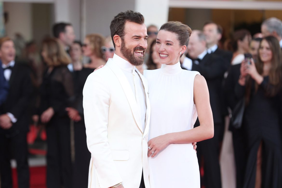 ​Justin Theroux se compromete con la actriz Nicole Brydon-Bloom en Venecia 