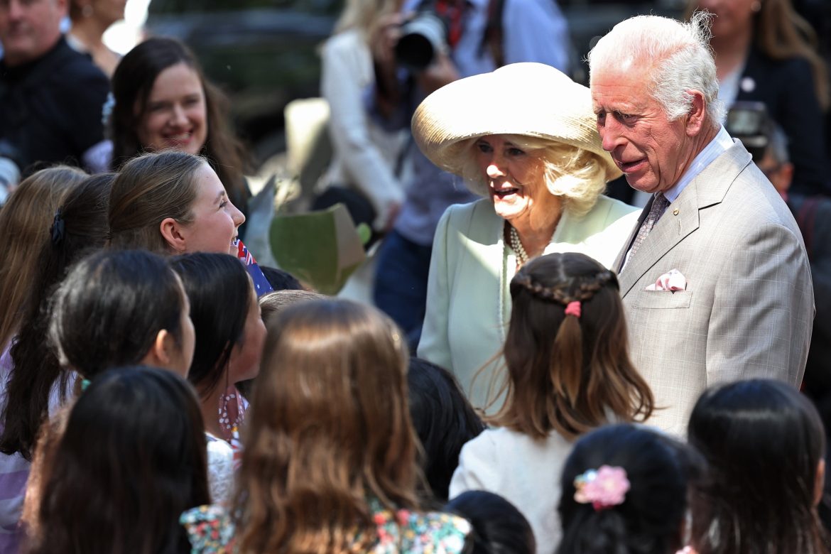 ​El (muy) embarazoso momento de Carlos y Camilla durante su gira real por Australia 