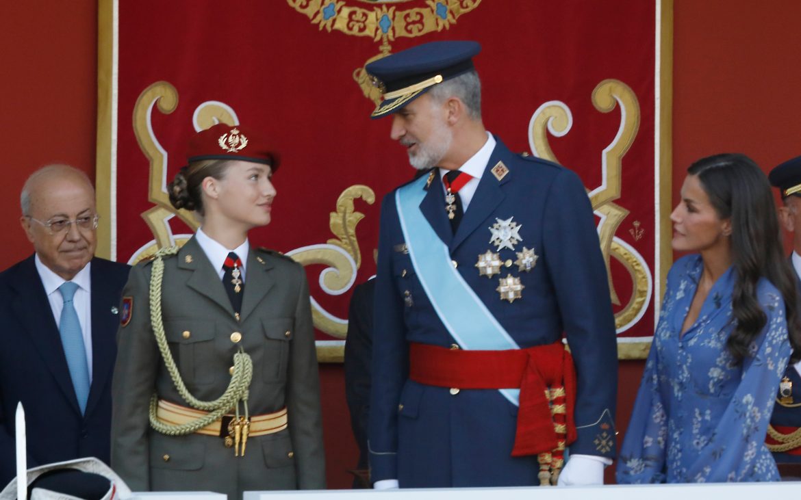 ​Todo sobre la Fiesta Nacional de este año: del uniforme militar que llevará Leonor en el desfile a los detalles de la recepción en el Palacio Real 