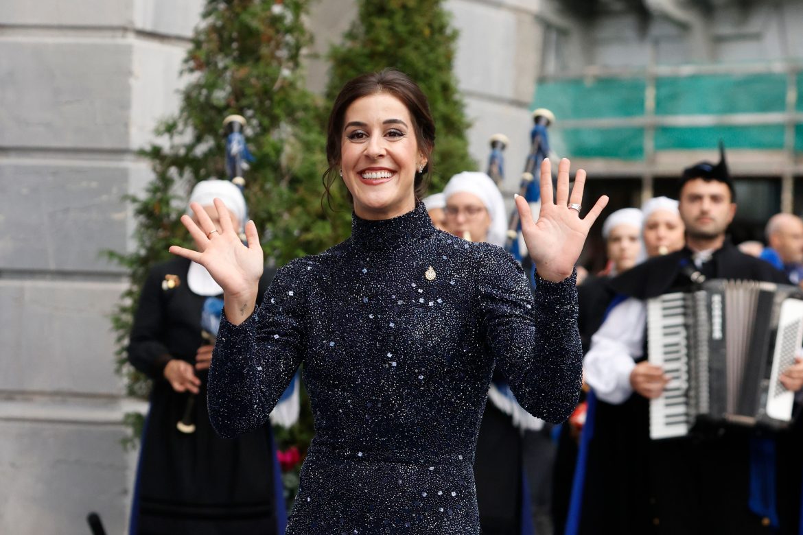 ​Las lágrimas de emoción de una madre: Toñi, la gran compañera de Carolina Marín en sus peores momentos y también en su día más feliz en los Premios Princesa de Asturias 