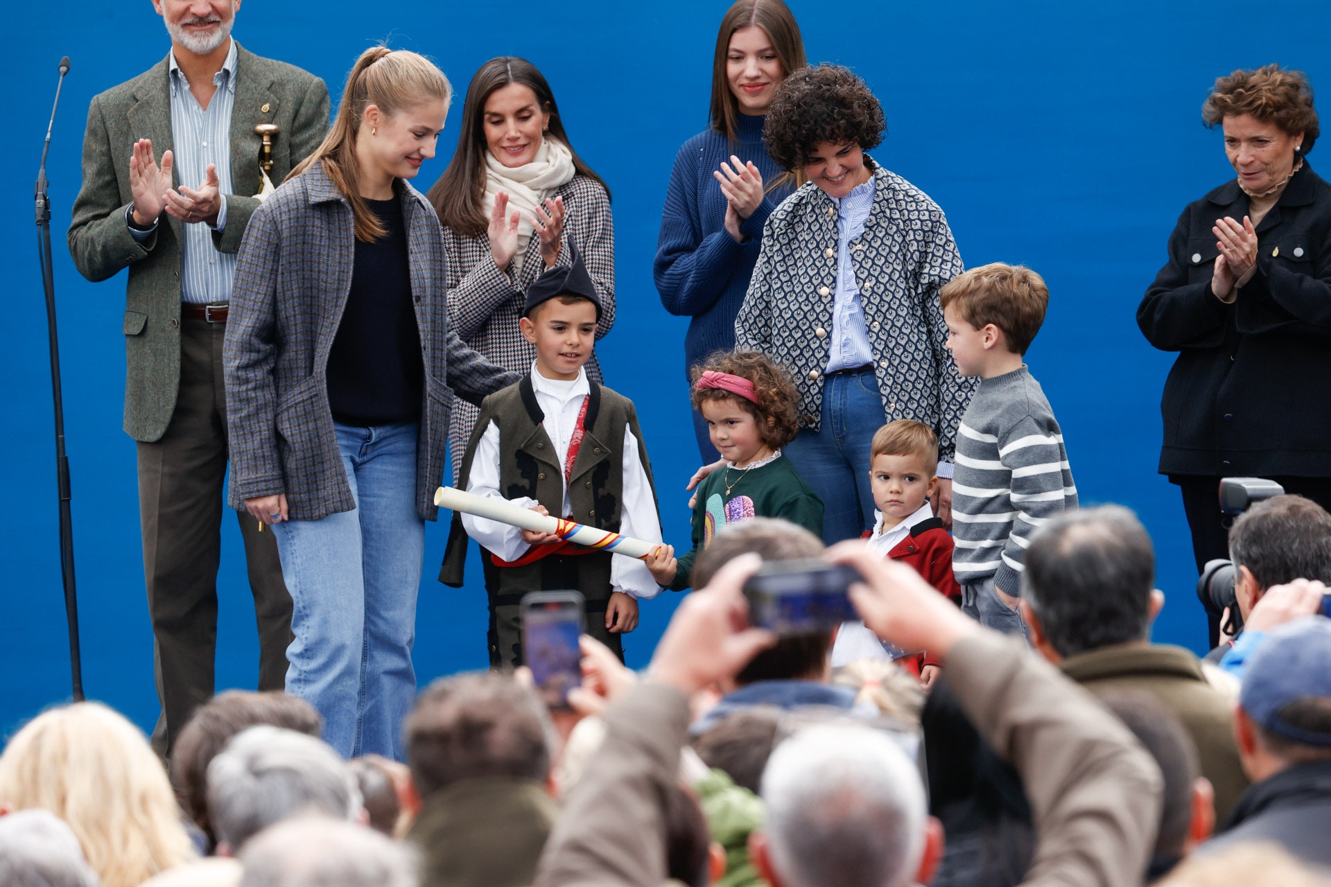 ​Leonor en Sotres: “Todo viajero que venga a Sotres sabe que estará a gusto, que dormirá cómodo y que le prestará por la vida saborear la comida asturiana que preparáis en los restaurantes, hostales y tiendinas del pueblo” 