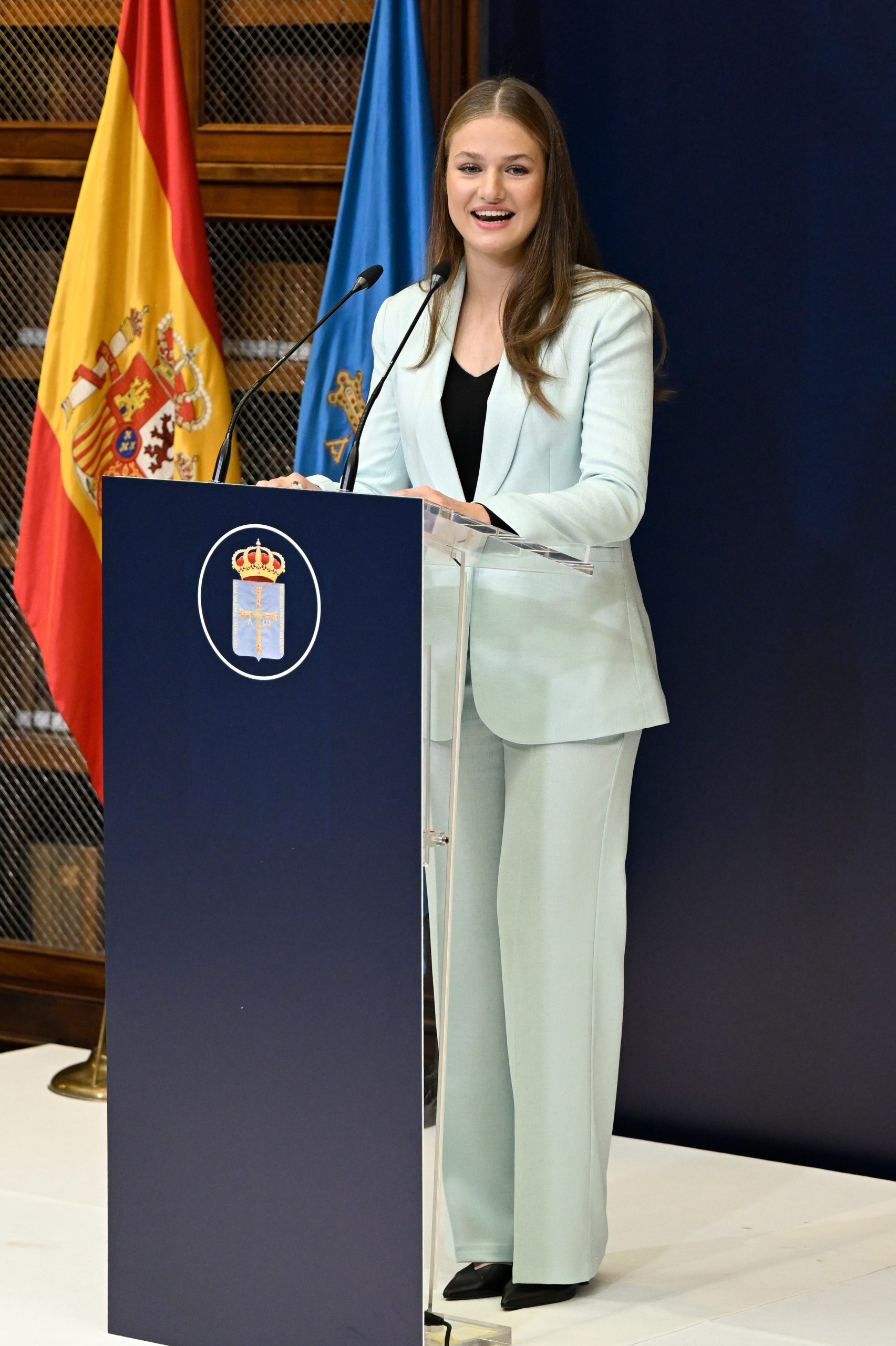 ​“Mi hermana es más de pantrucu”: El emotivo y cercano discurso de Leonor al recibir la Medalla de Asturias recordando a su bisabuela Menchu y las excursiones con los reyes y Sofía en su infancia 