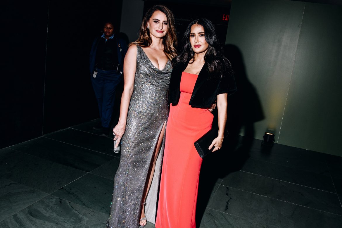 ​Así se forjó la amistad entre Penélope Cruz y Salma Hayek (que dura ya más de 20 años): “La primera vez que nos vimos ambas sonreímos, fue una conexión inmediata, como si nos conociéramos de toda la vida” 