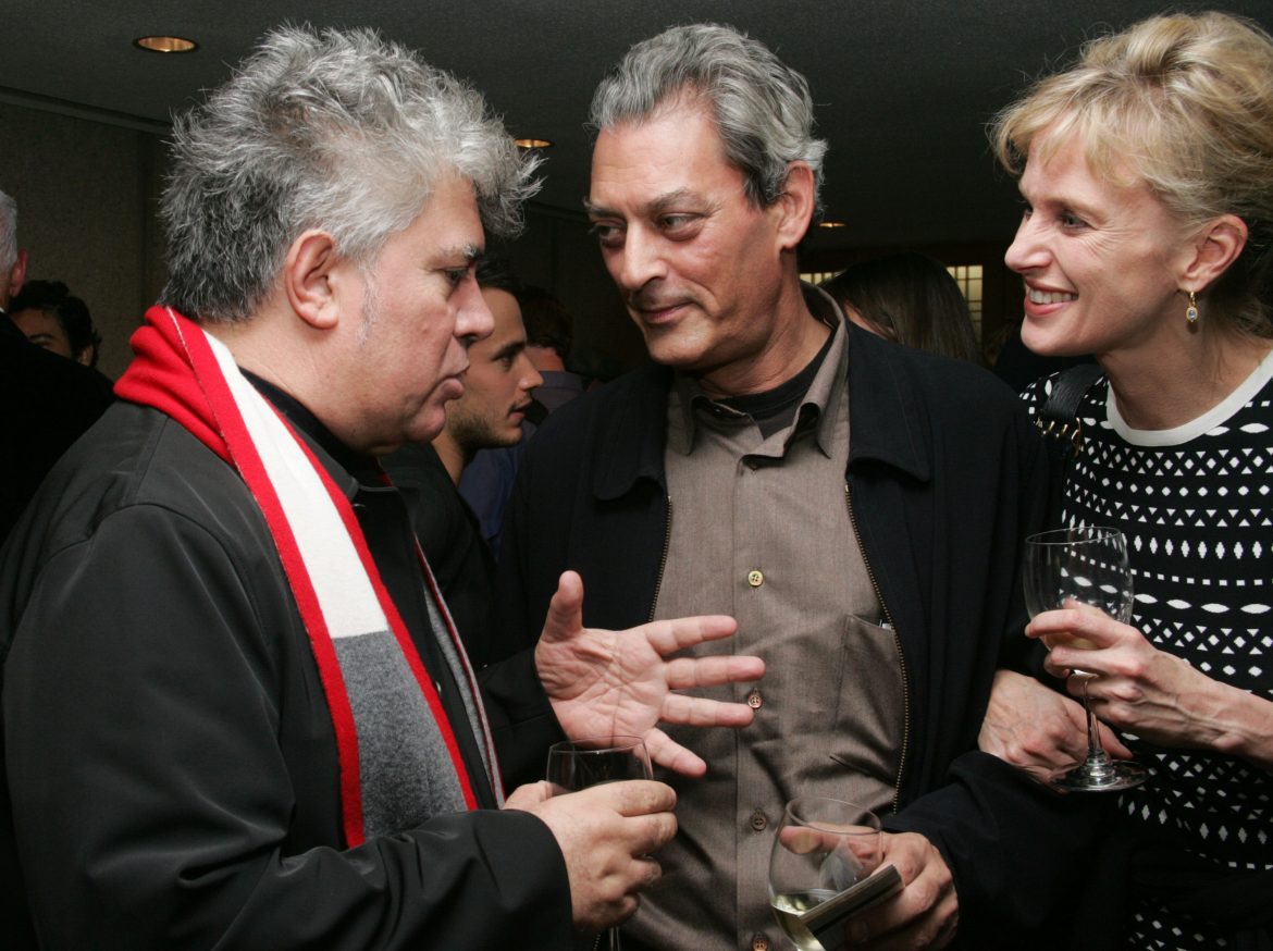 ​Pedro Almodóvar, sobre su especial relación con Paul Auster: animadas cenas en Asturias, el guion que no pudieron escribir juntos y las consultas sobre migrañas con Siri Hustvedt 