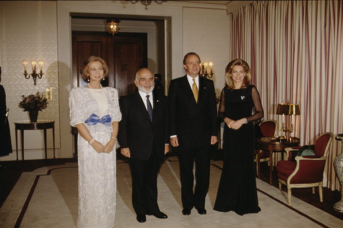 ​Las turquesas que Hussein y Noor de Jordania regalaron a la reina Sofía en su visita a Madrid en 1985 