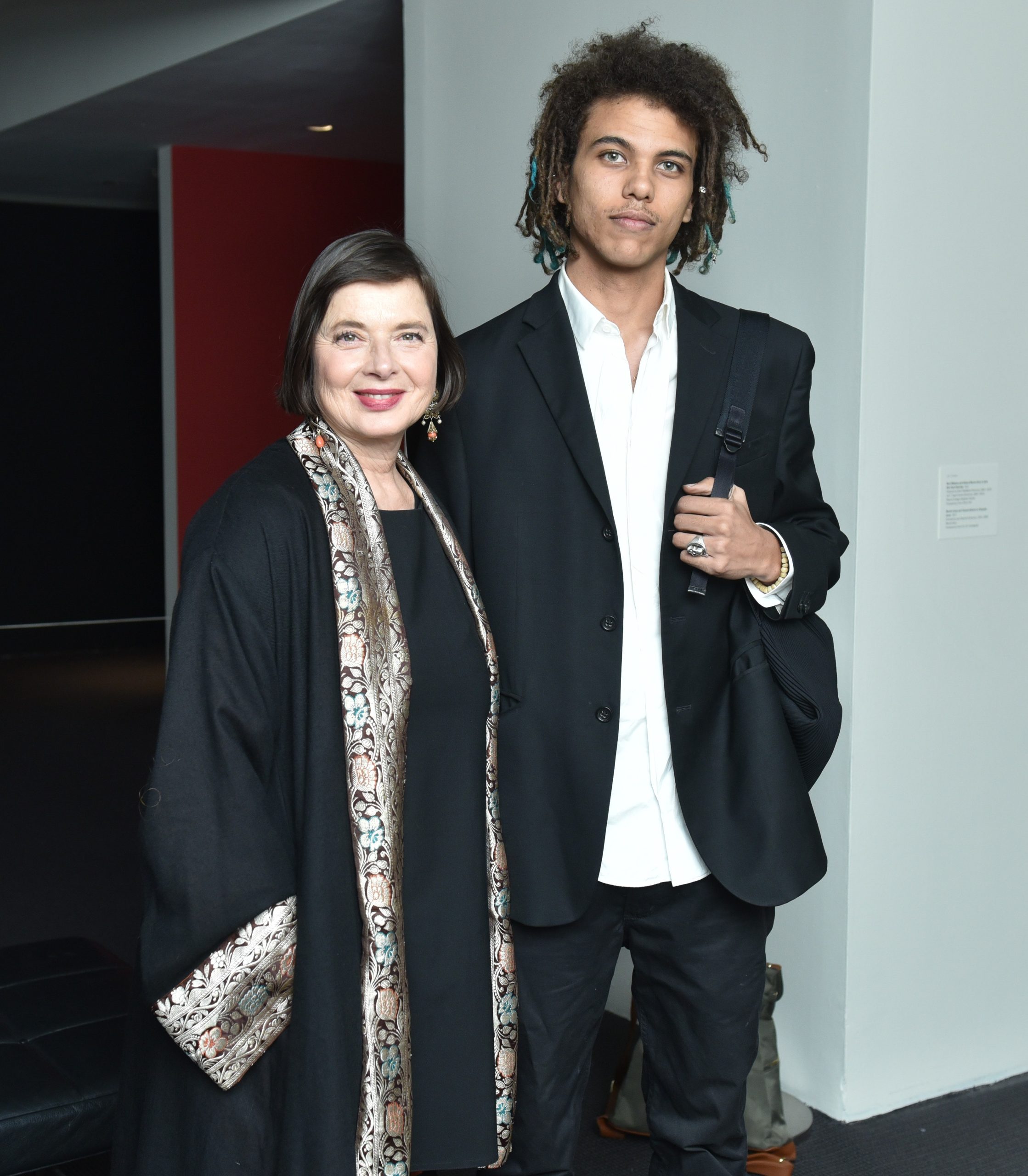 ​El hijo de Isabella Rossellini se casa en la granja familiar: ceremonia en el jardín y vestido tradicional 