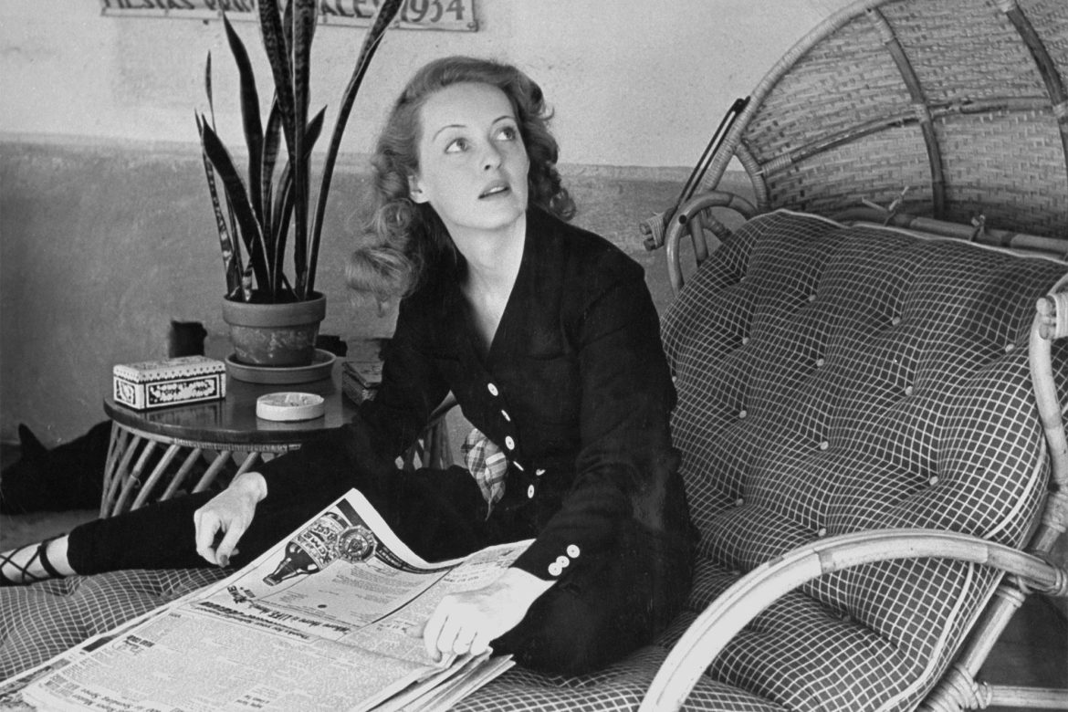 ​La obstinada vida de Bette Davis, la actriz polémica que nació para ello: «Si te asfixian, te defenderás. Es entonces cuando te llaman zorra» 