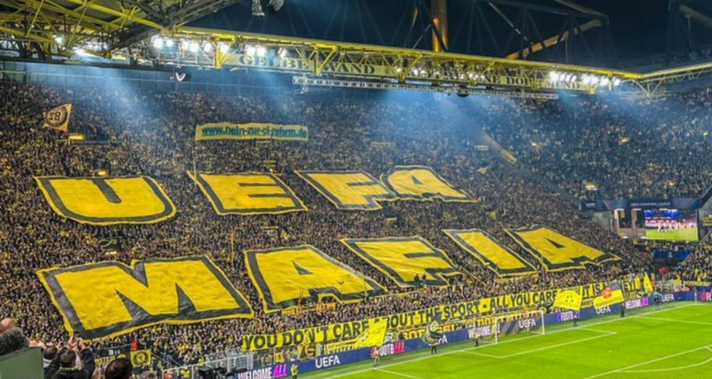 El fuerte mensaje de la afición del Dortmund contra la UEFA