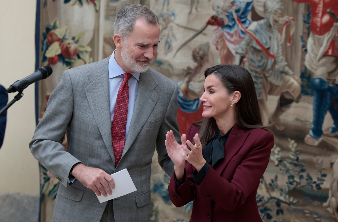 ​El nuevo gesto de Letizia con los afectados por las inundaciones en su primer acto con Felipe desde la visita a Paiporta 