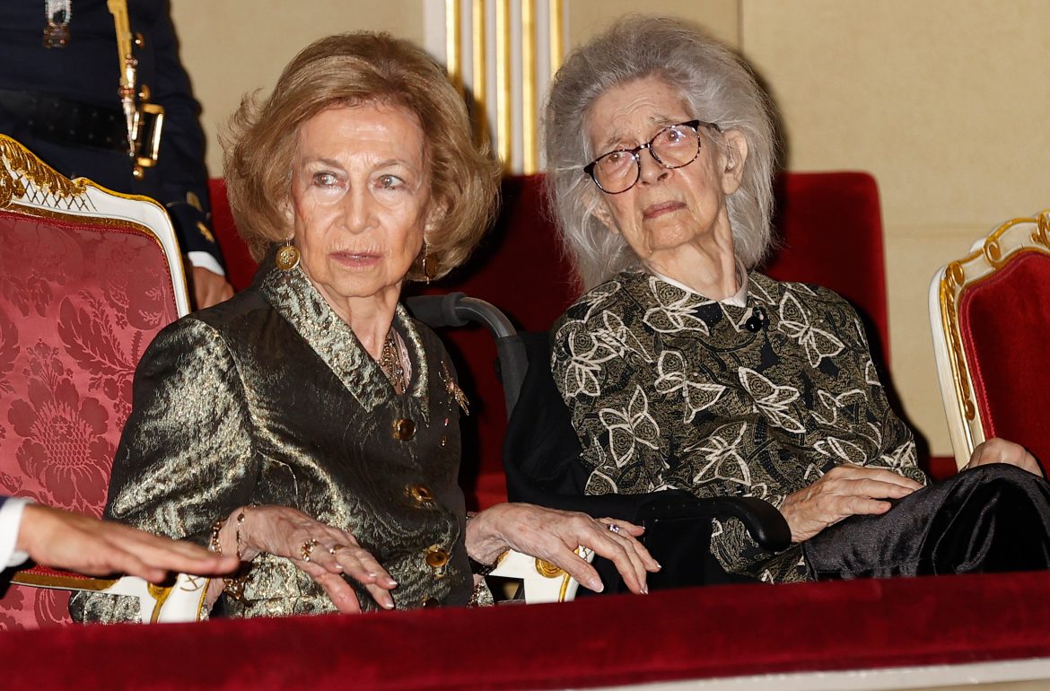 ​La emoción de la reina Sofía en el homenaje a su hermana Irene del Premio BMW de Pintura tras años asistiendo juntas a su concierto benéfico 