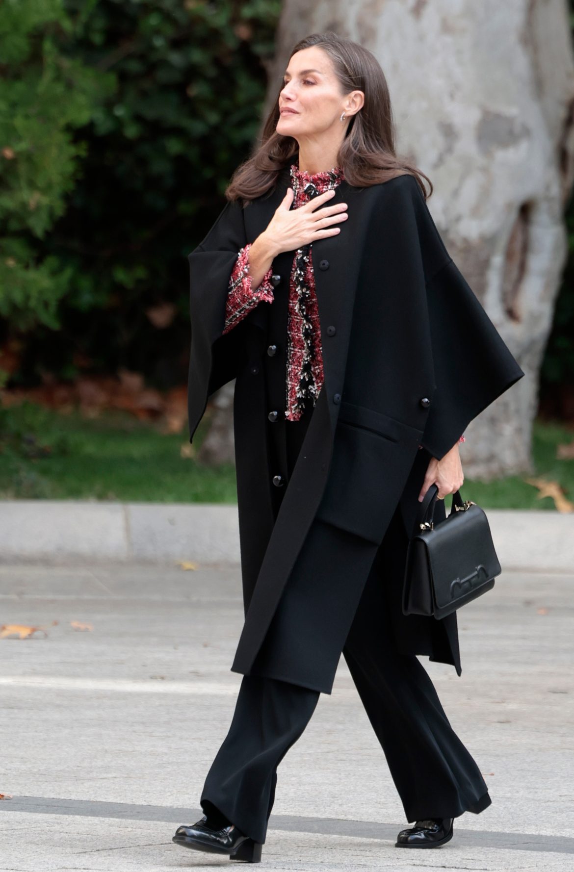 ​La reina Letizia tiene los mocasines de tacón en tendencia este invierno 