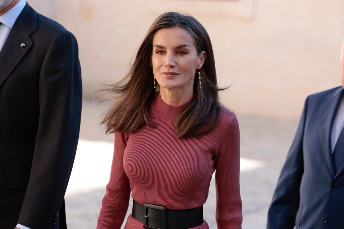 ​Letizia compra un nuevo vestido en una tienda valenciana: “Le agradezco el gesto enormemente. Con la situación que vivimos es una ayuda importante” 