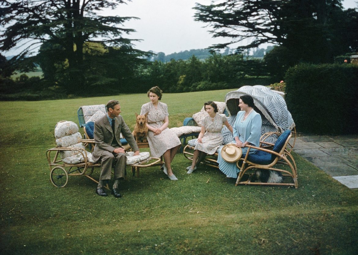 ​Royal Lodge, la finca de la discordia: de hogar de la infancia de Isabel II y residencia de la reina madre, a motivo de enfrentamiento entre Carlos de Inglaterra y el príncipe Andrés 