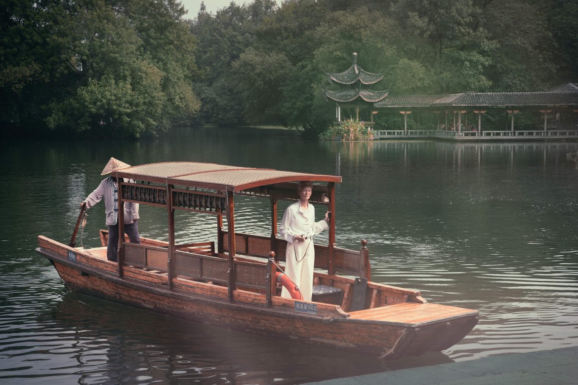 ​El viaje a Hangzhou que Gabrielle Chanel siempre quiso hacer, por Tilda Swinton y Wim Wenders 