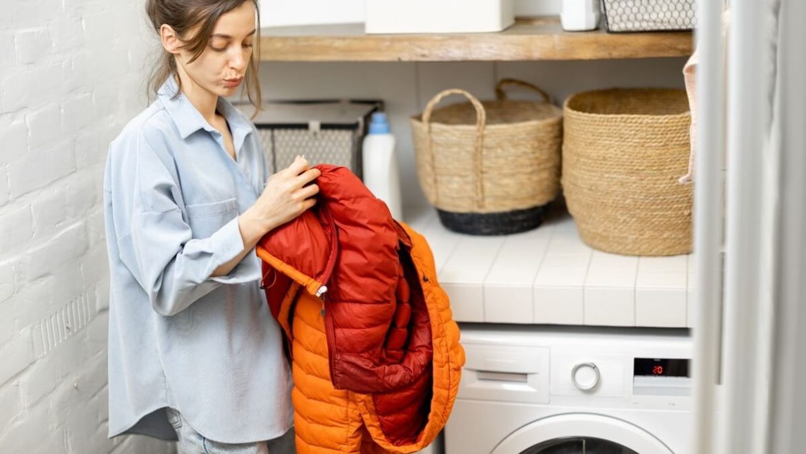 ¿Cómo lavar un abrigo o chaqueta de plumas en casa?