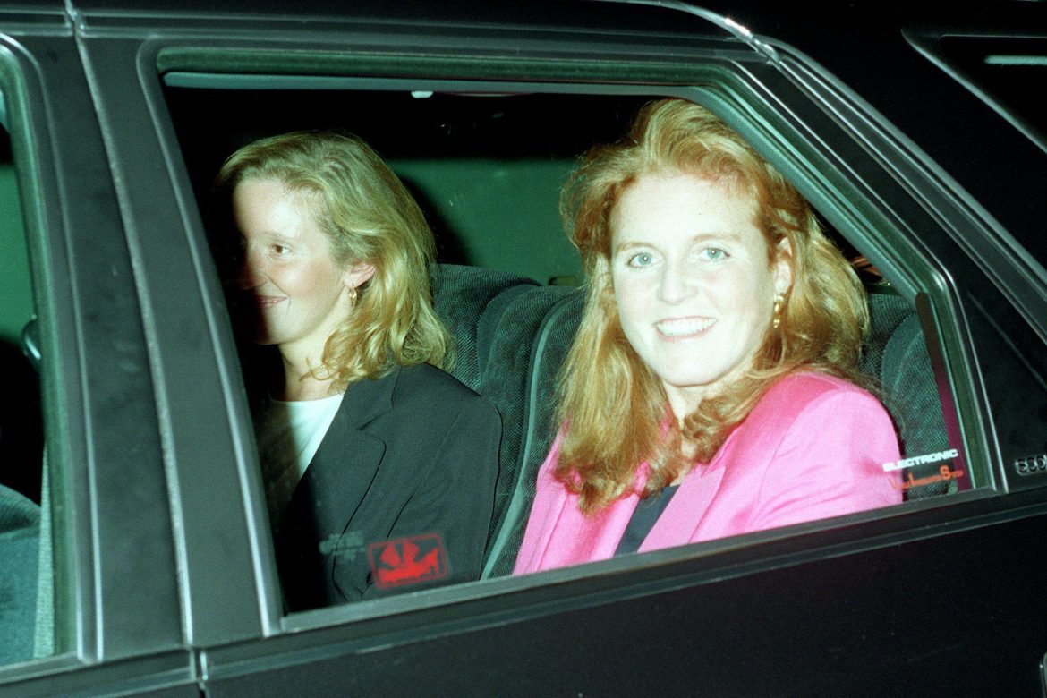 ​La asistente personal de Sarah Ferguson que pasó de vivir un cuento de hadas en Buckingham a ser encarcelada por asesinato 