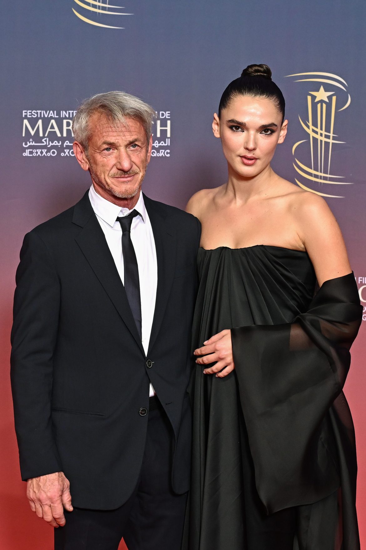 ​Sean Penn y su nueva pareja Valeria Nicov debutan en la alfombra roja: una actriz moldava que habla siete idiomas y 34 años menor, así es su último amor 