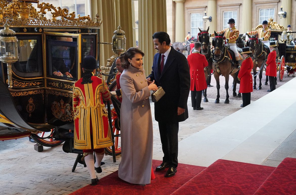 ​Solo piel de cocodrilo: los bolsos de lujo que la jequesa Jawaher ha llevado a Londres (y que quizá desconozcas) 