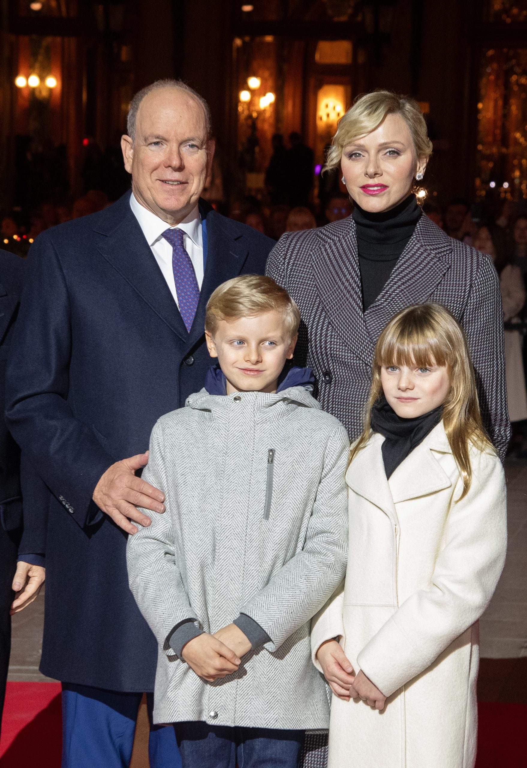 ​Charlène, Alberto y sus hijos encienden la Navidad en Mónaco 