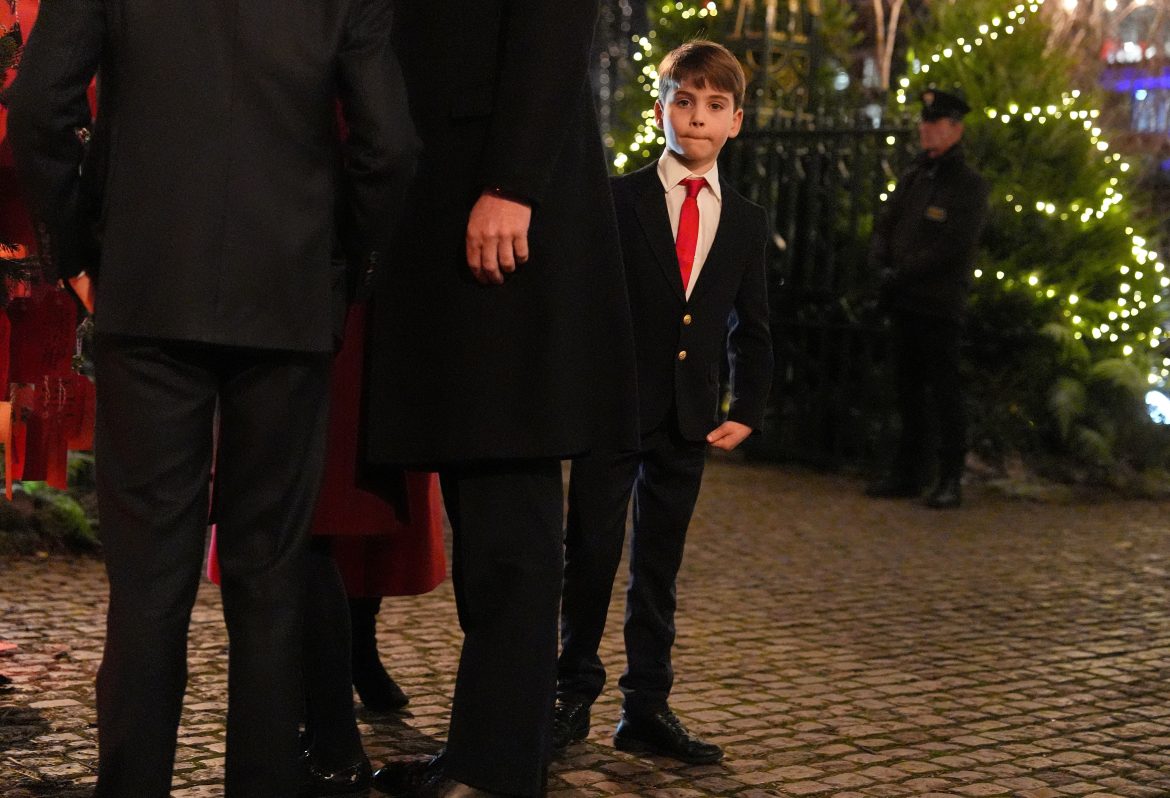 ​El cariñoso mensaje del príncipe Louis a sus abuelos maternos en el concierto navideño de Kate Middleton que revela su estrecha relación 