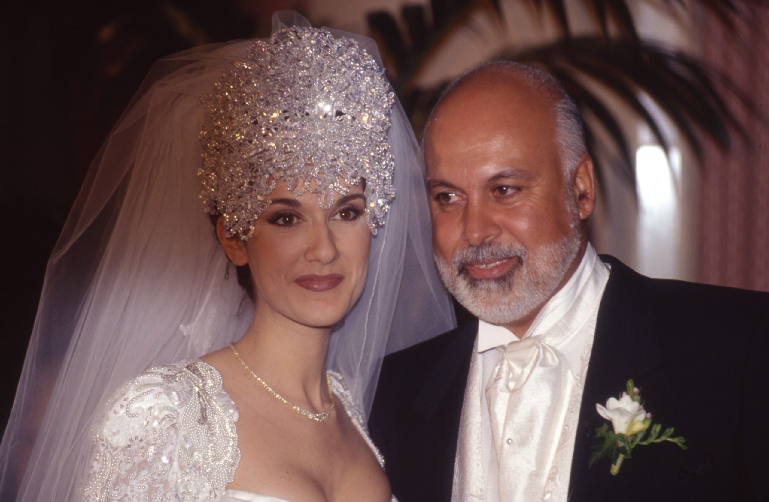 ​30 años de la boda de Céline Dion y René Angélil: un enlace televisado, un vestido con 1.000 horas de trabajo y un tocado que la llevó al médico 