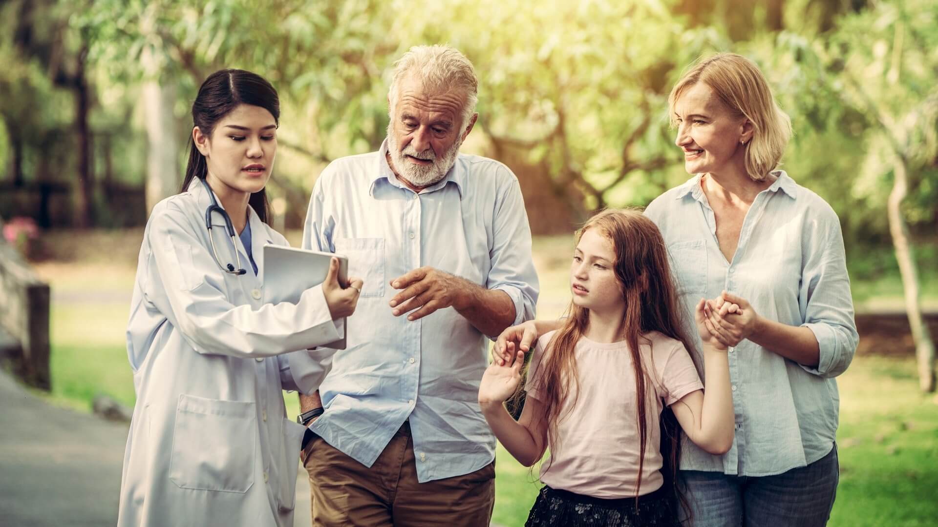 Seguro de salud en España: cómo influye tu edad y comunidad en el precio