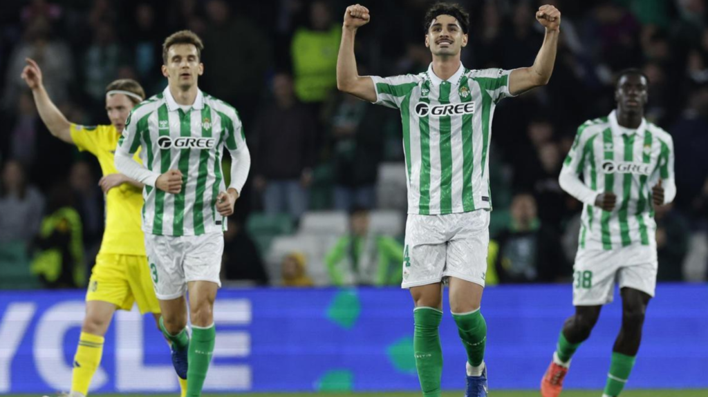 Betis ganó por la mínima, pero complicó su camino en la Conference League