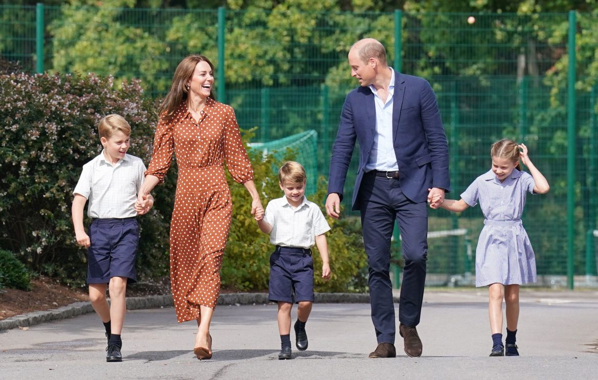 ​El príncipe George podría ser el primer heredero al trono británico en estudiar en un colegio mixto (el mismo al que fue Kate Middleton) 